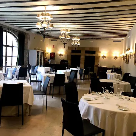 パラドール デ サンティリャーナ ギル ブラス ホテル 4*