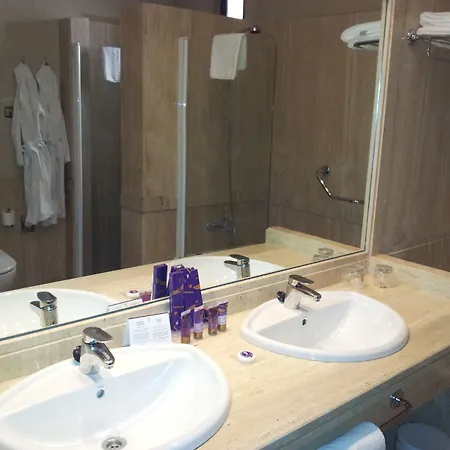 パラドール デ サンティリャーナ ギル ブラス ホテル