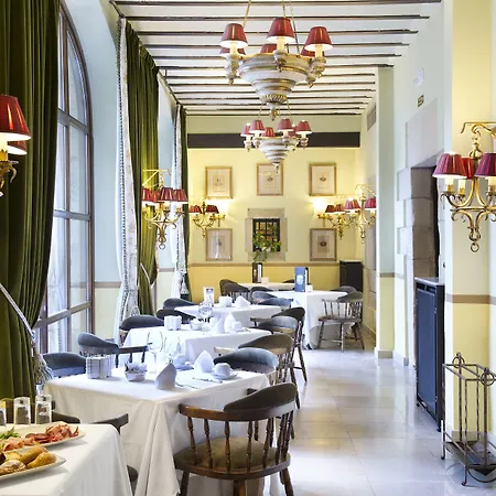 パラドール デ サンティリャーナ ギル ブラス サンティリャーナ・デル・マル