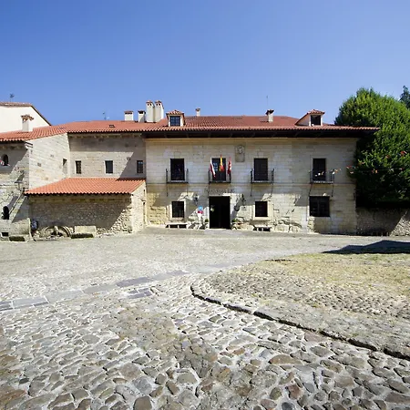 帕拉多德桑提拉纳吉尔布拉斯酒店 4*